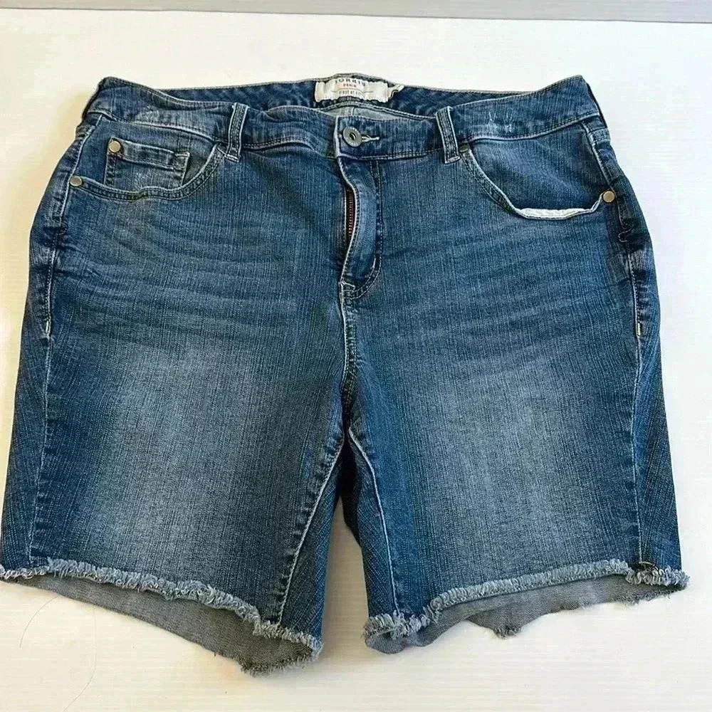 Torrid First at Fit Womens Denim Shorts Size 14